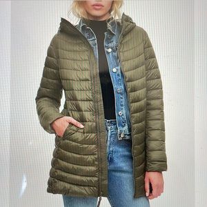 *AVAIL TIL 9/10* GAP Upcycled Packable Puffer Jacket, size S